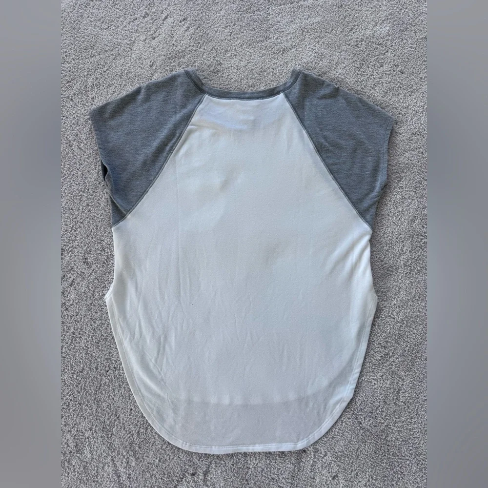 Andrea Jovine Gray and White Short Sleeve Tee - Picture 3 of 3